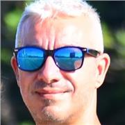 Allenatore Nuoto impartisce lezioni di nuoto, nuoto avanzato, Cicli di Allenamento per tutte le eta e livelli